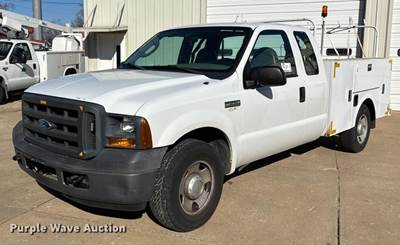 2005 Ford F250 XL Super Duty Ext. Cab Utility Bed Pickup Truck