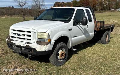 2003 Ford F350 Super Duty Supercab Flatbed Pickup Truck