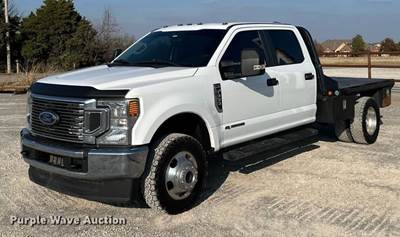 2022 Ford F350 Super Duty Crew Cab Flatbed Pickup Truck