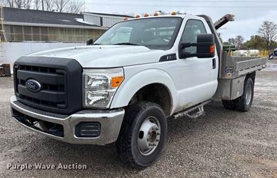 2015 Ford F350 Super Duty Flatbed Pickup Truck