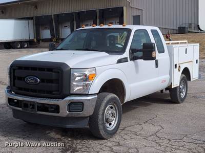 2015 Ford F350 Super Duty Utility Bed Pickup Truck