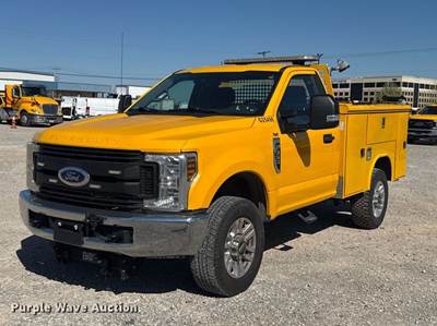2019 Ford F350 Super Duty Utility Bed Pickup Truck