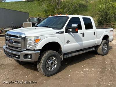 2015 Ford F350 Super Duty Crew Cab Pickup Truck