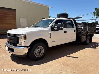 2019 Ford F350 Super Duty Crew Cab Flatbed Pickup Truck