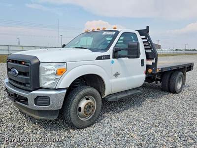 2015 Ford F350 Super Duty Flatbed Pickup Truck