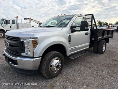 2019 Ford F-350 Super Duty Flatbed Pickup Truck