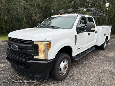 2018 Ford F350 Super Duty Crew Cab Utility Bed Pickup Truck