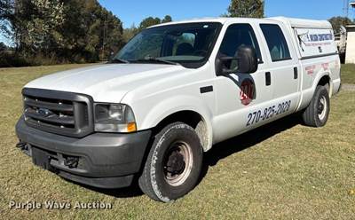 2004 Ford F350 Super Duty XL Crew Cab Pickup Truck