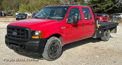 2006 Ford F350 Super Duty XL Crew Cab Flatbed Pickup Truck