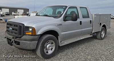 2005 Ford F350 Super Duty XL Crew Cab Utility Bed Pickup Truck
