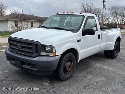 2004 Ford F350 Super Duty XL Pickup Truck