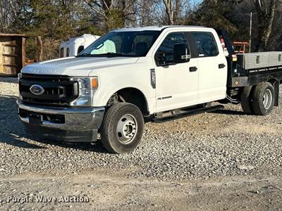 2020 Ford F350 Super Duty XL Crew Cab Flatbed Pickup Truck
