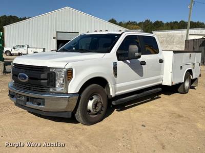 2019 Ford F350 Super Duty XL Crew Cab Utility Bed Pickup Truck