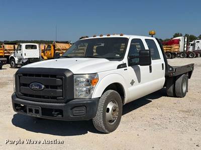 2015 Ford F350 Super Duty XL Crew Cab Flatbed Pickup Truck