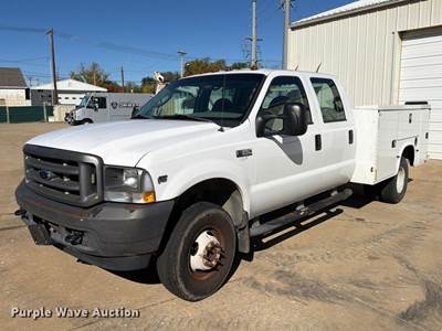 2004 Ford F350 Super Duty XL Crew Cab Utility Bed Pickup Truck