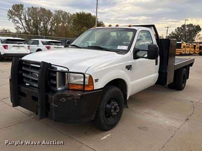 1999 Ford F350 Super Duty XLT Flatbed Pickup Truck