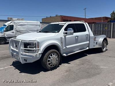 2023 Ford F450 Super Duty Crew Cab Flatbed Truck
