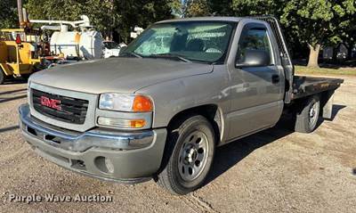 2005 GMC Sierra 1500 Flatbed Pickup Truck