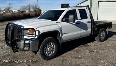 2018 GMC Sierra 2500HD Double Cab Flatbed Pickup Truck