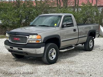 2001 GMC Sierra 2500HD Pickup Truck