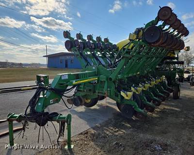 2010 John Deere 1790 Split Row Planter