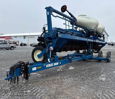 2018 Kinze 3660 Planter
