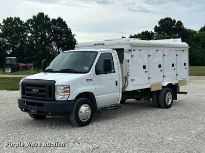 2018 Ford E450 Super Duty Refrigerated Delivery Truck