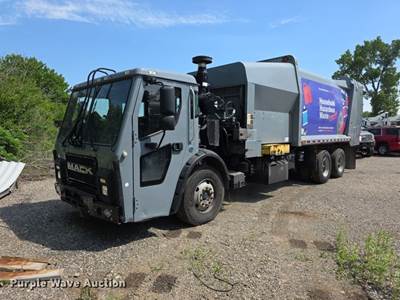 2019 Mack LR64E Refuse Truck