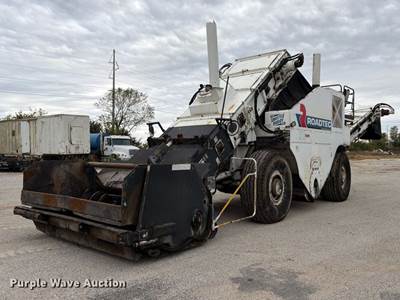 2005 Roadtec SB-2500C Material Transfer Vehicle