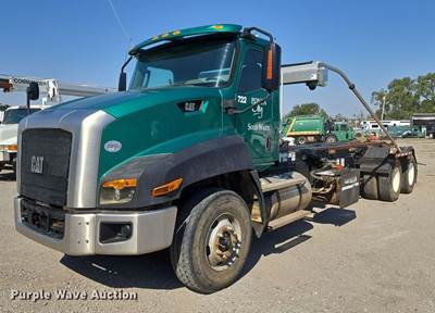 2016 Caterpillar CF7AA Roll-Off Container Truck
