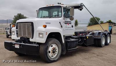1995 Ford LT9000 Roll-Off Container Truck