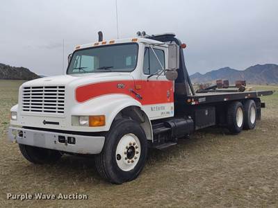 1999 International 4900 Rollback Truck