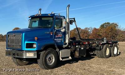 2007 International 5600i Roll-Off Container Truck
