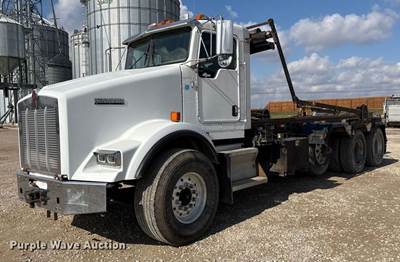 2006 Kenworth T800 Roll-Off Container Truck