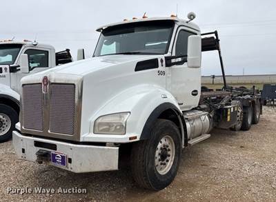 2018 Kenworth T880 Roll-Off Container Truck