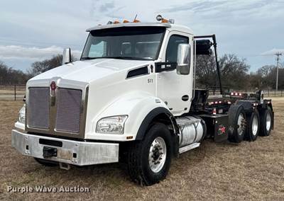 2020 Kenworth T880 Roll-Off Container Truck