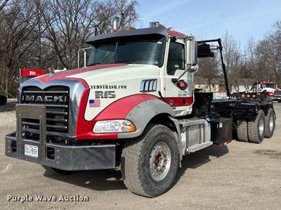 2015 Mack GU813 Rollback Truck
