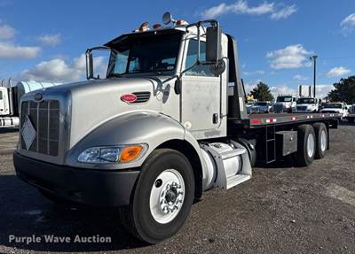 2011 Peterbilt 348 Rollback Truck