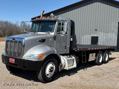2011 Peterbilt 348 Rollback Truck