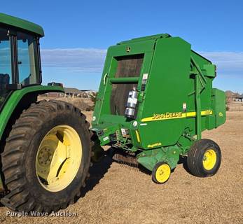 John Deere 467 Round Baler