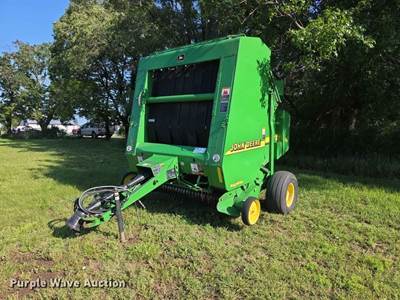2001 John Deere 557 Round Baler
