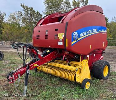 2017 New Holland Roll Belt 460 Cropcutter Round Baler