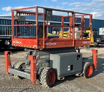 2013 Skyjack SJ 6832RT Scissor Lift