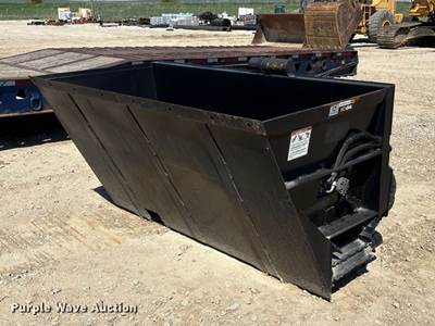 John Deere SD84 Skid Steer Side Discharge Bucket 7' x 43" x 46", Serial # 1T0SD84XEH0000023