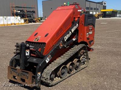 Ditch Witch SK755 Compact Utility Loader