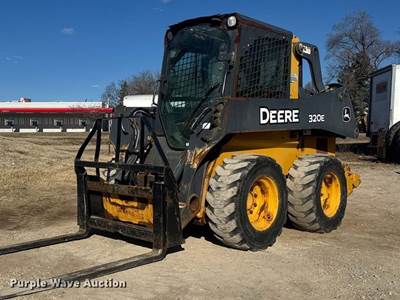 2014 John Deere 320E Skid Steer Loader