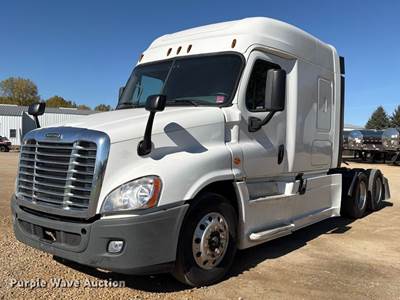 2016 Freightliner Cascadia 125 Semi Truck