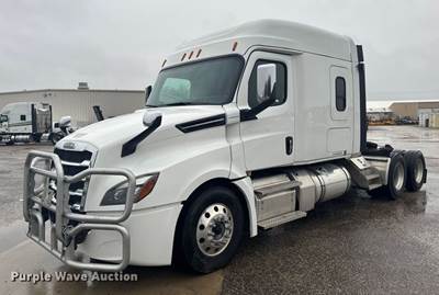 2020 Freightliner Cascadia 126 Semi Truck