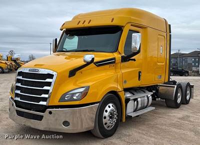 2021 Freightliner Cascadia 126 Semi Truck