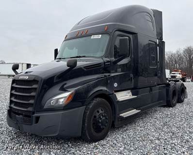 2020 Freightliner Cascadia 126 Semi Truck